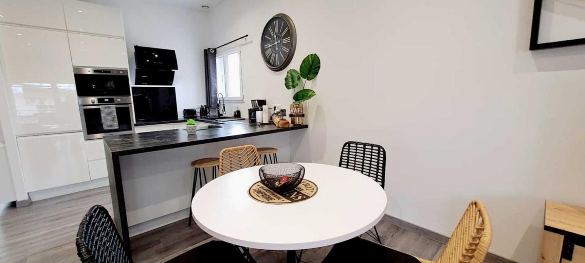 Black&White Home-By So'Serenityhome-Balcon-Parking Cluses Exterior foto