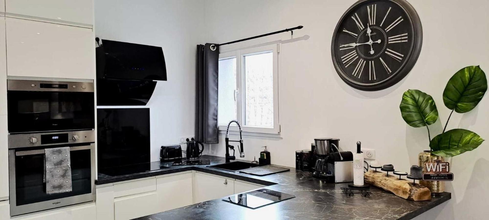 Black&White Home-By So'Serenityhome-Balcon-Parking Cluses Exterior foto